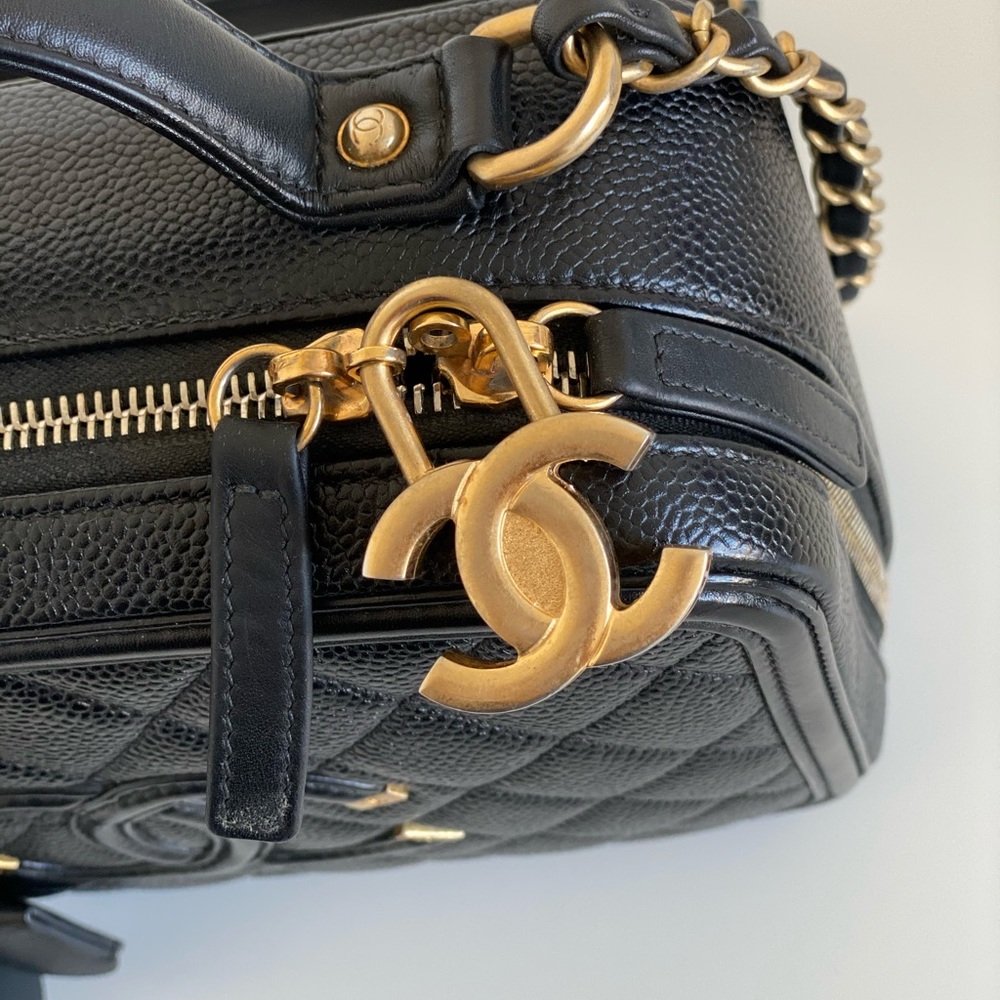 ❌SOLD❌Chanel vanity case - Picture 8 of 13